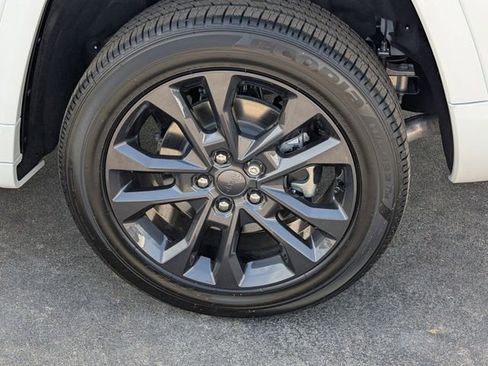 New 2026 Jeep Grand Cherokee L Limited AWD/4WD image 8