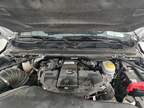 Used 2024 RAM 2500 Tradesman w/ Chrome Appearance Group AWD/4WD image 17