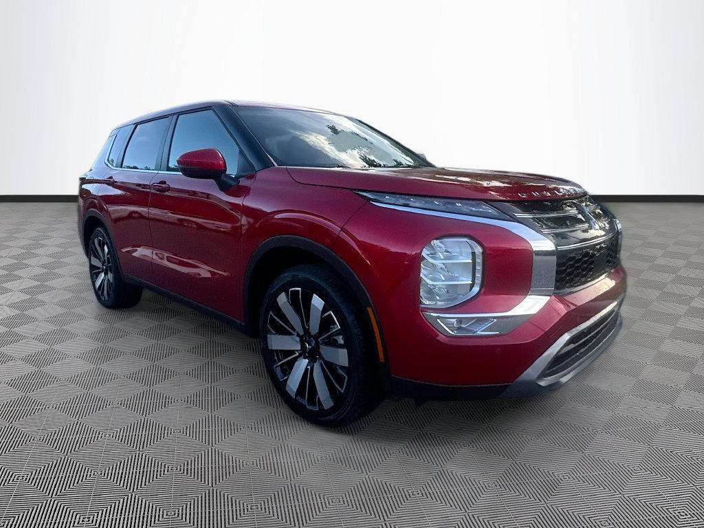 Used 2025 Mitsubishi Outlander SE FWD image 3