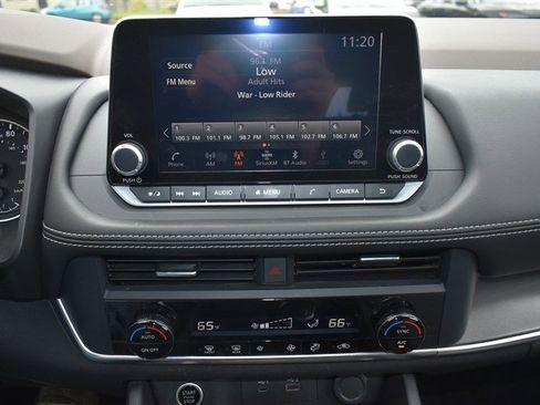 Used 2023 Nissan Rogue SV AWD/4WD image 18