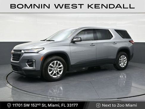 Used 2023 Chevrolet Traverse LS image 1