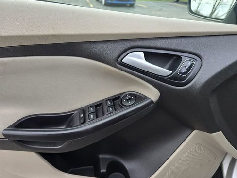 Used 2015 Ford Focus SE w/ SE Cold Weather Package image 11