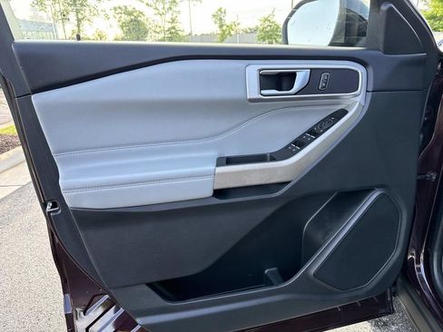Used 2022 Ford Explorer XLT w/ Equipment Group 202A AWD/4WD image 9