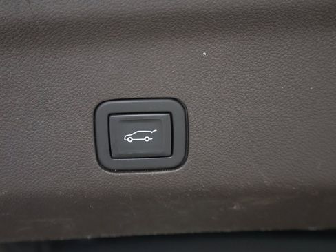 Used 2021 Chevrolet Suburban Z71 w/ Z71 Off-Road Package image 24