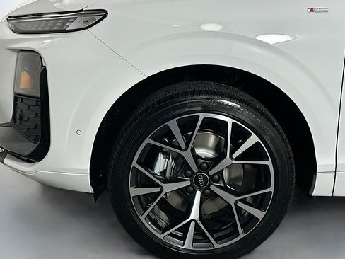 New 2026 Audi Q3 quattro 2.0T AWD/4WD image 11