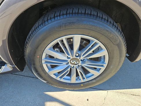 Used 2024 INFINITI QX80 Luxe image 28