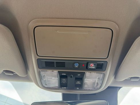 Used 2020 Honda Pilot Touring image 19