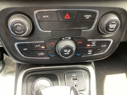 Used 2019 Jeep Compass Latitude w/ Cold Weather Group image 18