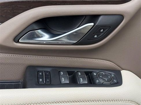 Used 2021 GMC Yukon Denali w/ Denali Premium Package image 18