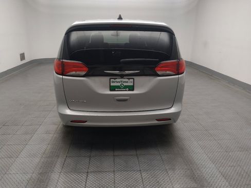Used 2023 Chrysler Voyager LX FWD image 7