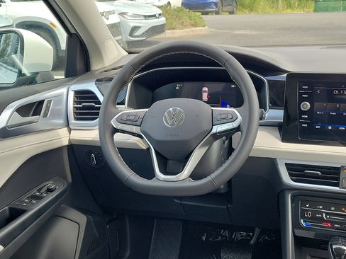 New 2026 Volkswagen Taos SE FWD image 3