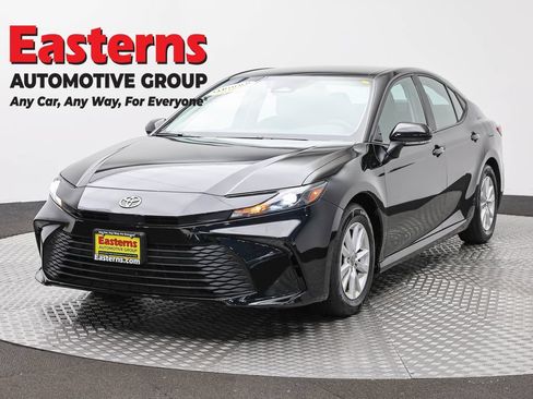 Used 2025 Toyota Camry LE FWD image 1