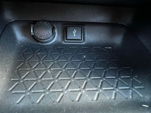 Used 2020 Toyota RAV4 XLE w/ Convenience Package image 43