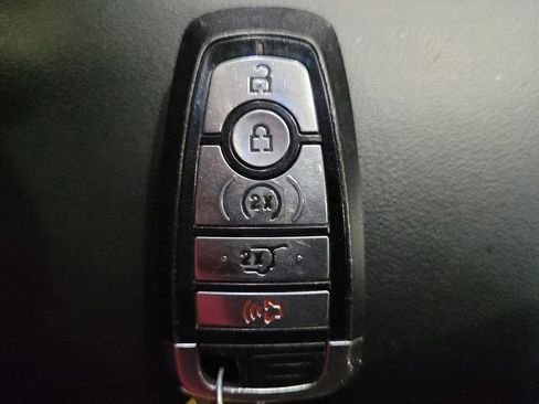 Used 2022 Ford Explorer XLT w/ Equipment Group 202A AWD/4WD image 32