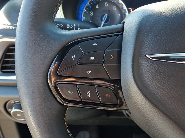 Used 2025 Chrysler Pacifica Limited FWD image 23