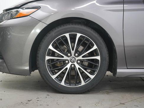 Used 2019 Toyota Camry SE FWD image 27