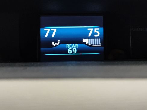 Used 2013 Toyota Sienna XLE image 17