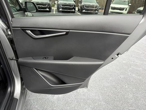 Used 2023 Kia Niro LX image 16