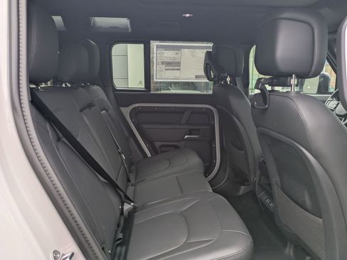 New 2026 Land Rover Defender 110 X-Dynamic SE image 32
