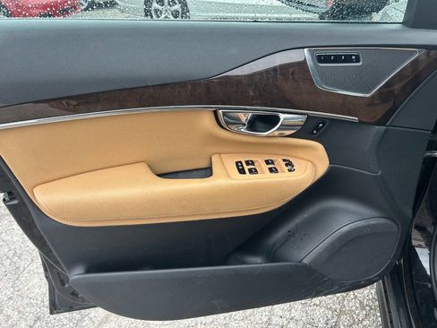 Used 2016 Volvo XC90 T6 Momentum w/ Momentum Plus Package image 13