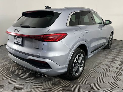 Certified 2025 Audi Q5 Premium w/ 19" Wheel Package image 9