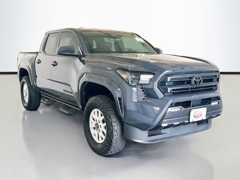 Used 2025 Toyota Tacoma SR5 AWD/4WD image 3