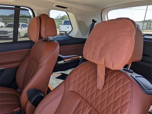 Used 2024 BMW X7 xDrive40i w/ Executive Package image 22
