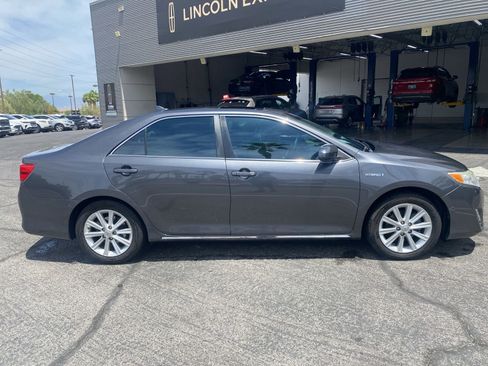 Used 2012 Toyota Camry XLE w/ Leather Pkg FWD image 4