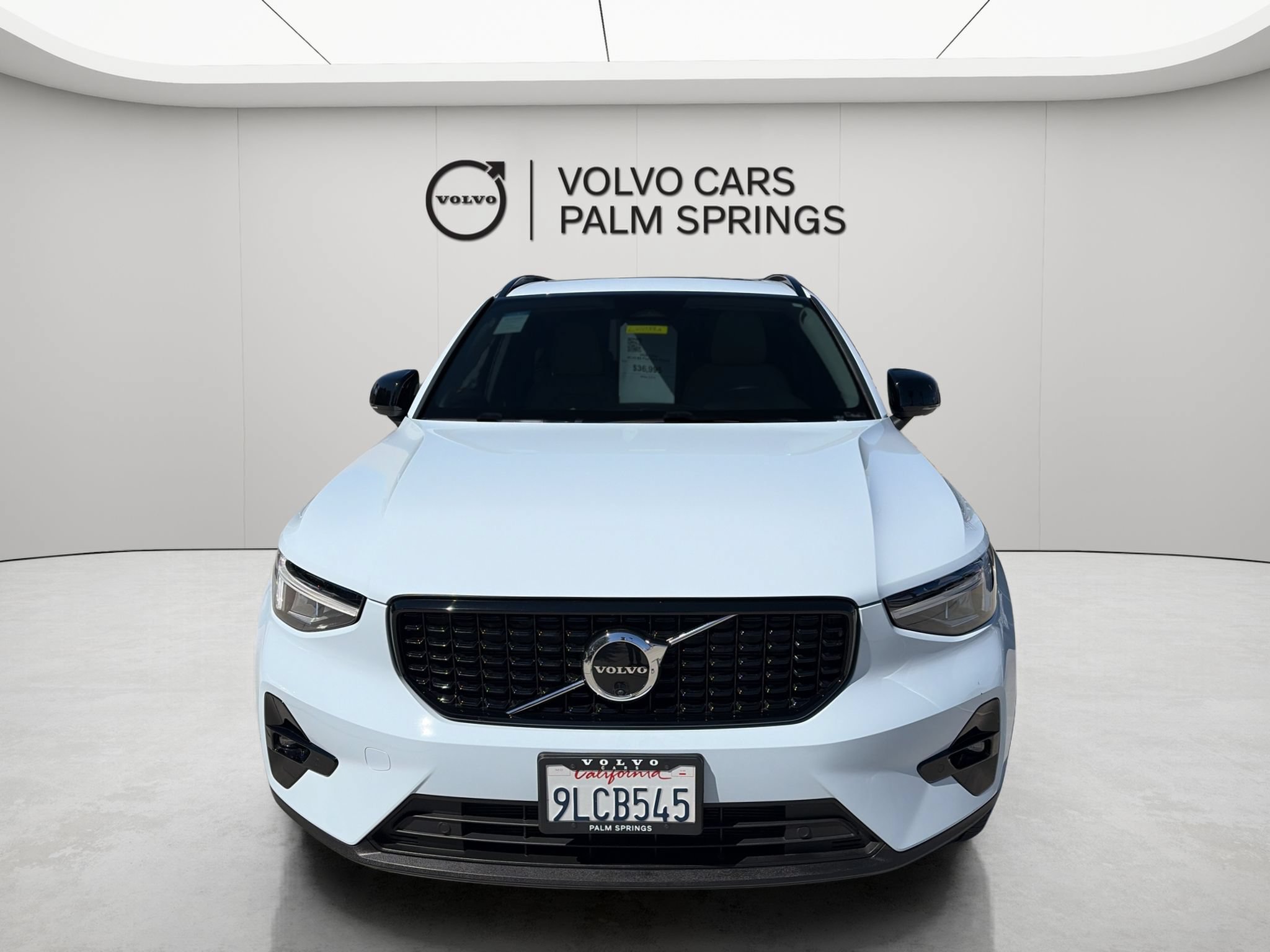 Used 2024 Volvo XC40 B5 Plus w/ Protection Package Premier AWD/4WD image 2