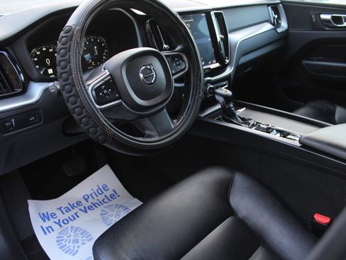 Used 2020 Volvo XC60 T5 Momentum AWD/4WD image 11