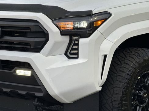 Used 2025 Toyota Tacoma SR5 image 6