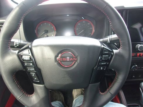 Used 2025 Nissan Frontier PRO-4X image 13