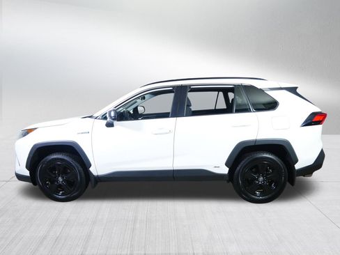 Used 2020 Toyota RAV4 LE image 4