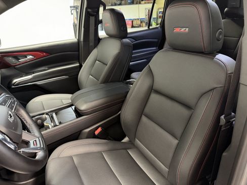 Used 2024 Chevrolet Traverse Z71 w/ LPO, Floor Liner Package AWD/4WD image 18