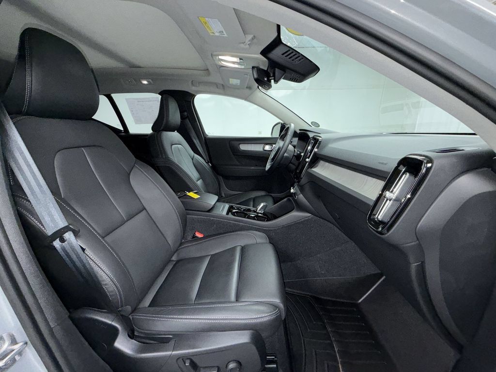 Used 2026 Volvo XC40 B5 Plus w/ Protection Package Premier AWD/4WD image 18