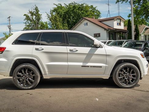 Used 2021 Jeep Grand Cherokee Laredo AWD/4WD image 5