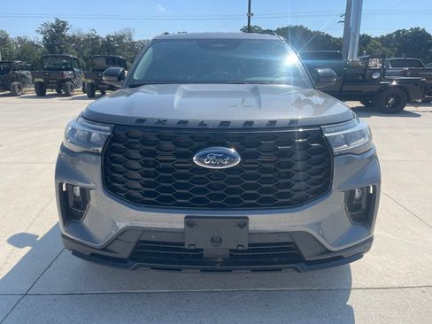 Used 2025 Ford Explorer ST-Line AWD/4WD image 2