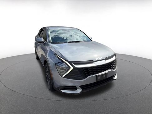 Used 2025 Kia Sportage LX image 3