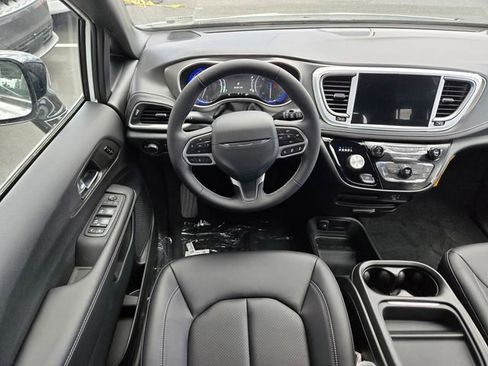 New 2027 Chrysler Pacifica Select FWD image 6