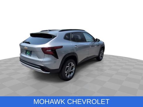 Used 2025 Chevrolet Trax LT w/ LT Convenience Package FWD image 9