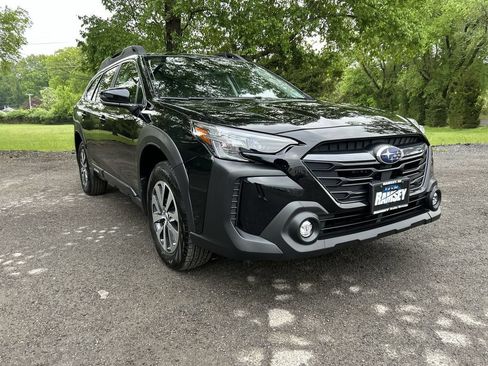 Certified 2025 Subaru Outback Premium AWD/4WD image 2