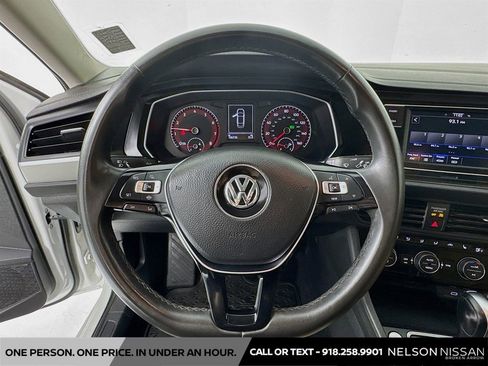Used 2020 Volkswagen Jetta SE w/ SE Cold Weather Package FWD image 11