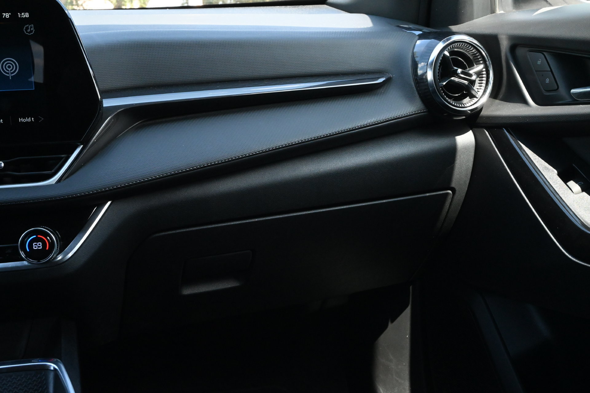 Used 2025 Chevrolet Equinox LT w/ Convenience Package II FWD image 9