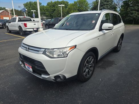 Used 2015 Mitsubishi Outlander GT AWD/4WD image 4