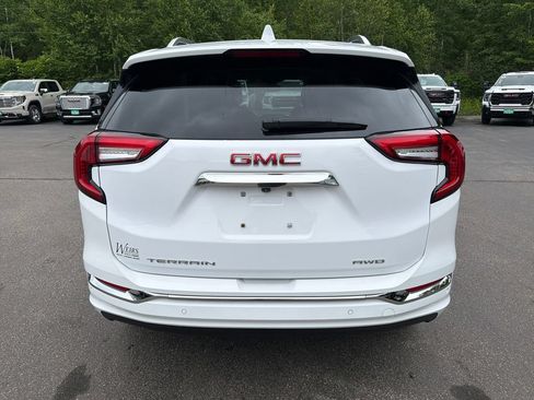 Used 2024 GMC Terrain Denali w/ Denali Premium Package AWD/4WD image 4