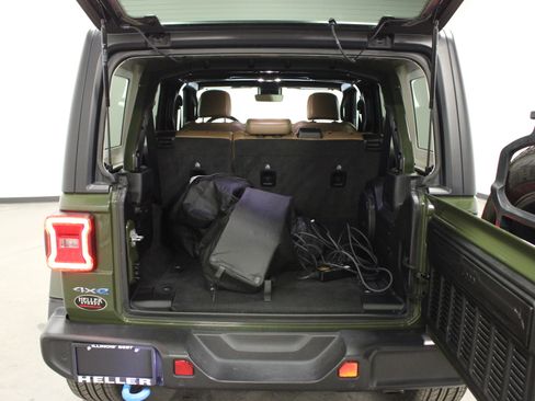 Used 2022 Jeep Wrangler Unlimited Sahara w/ Safety Group image 13