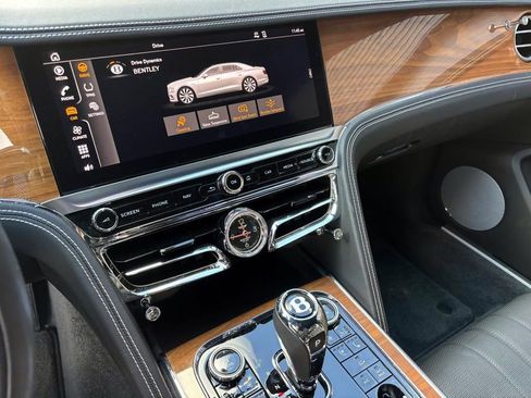 Certified 2022 Bentley Flying Spur V8 image 8