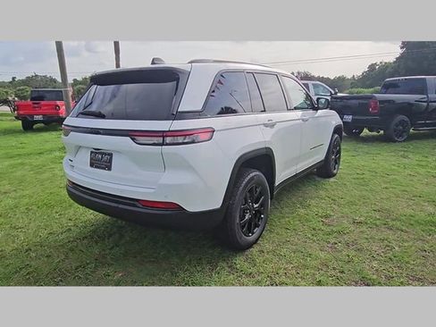 New 2025 Jeep Grand Cherokee Altitude image 20