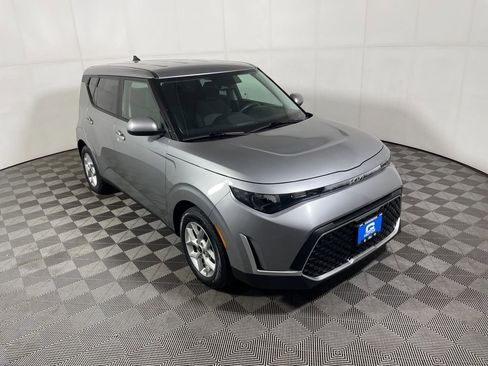 Used 2023 Kia Soul S FWD image 1