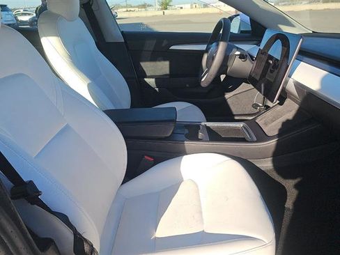 Used 2022 Tesla Model 3 Standard Range image 3